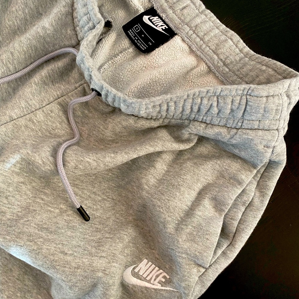 Women’s Nike sweatpants